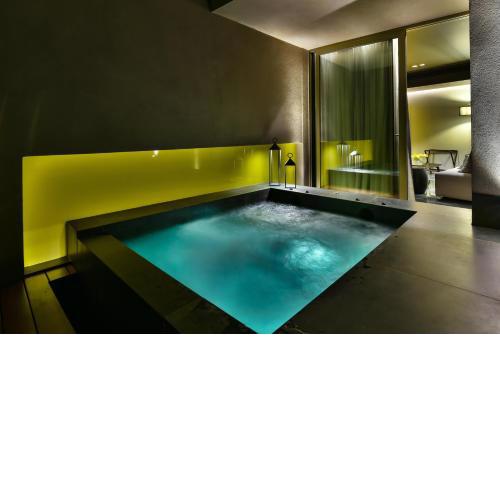 Nikiou Suites Luxury Residence