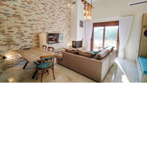 Nikiti Beach House, 2 mins to the sea