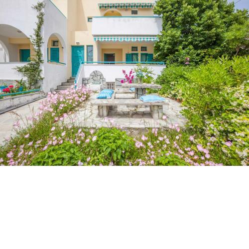 Nikoletta pretty family apartment