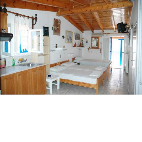 Nikos Rooms and Studios