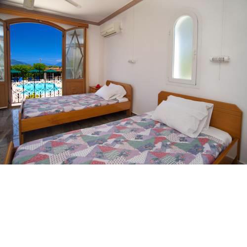 Nikos Studios and Apartments