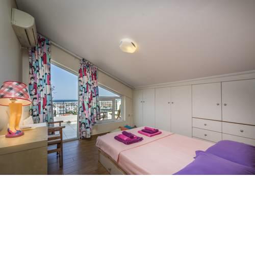 Nik's Room with Astonishing View