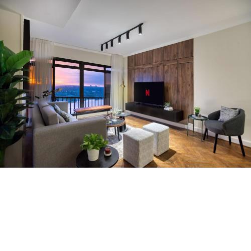 Nile Apartment Pyramids View