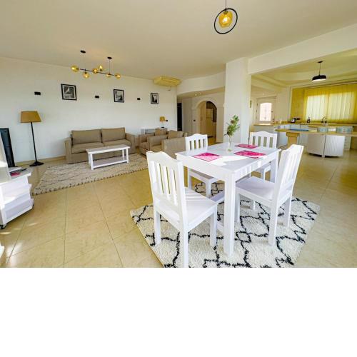 Nile-Front Panoramic Apartment