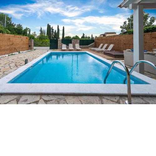Ninos Corfu villas(villa George)