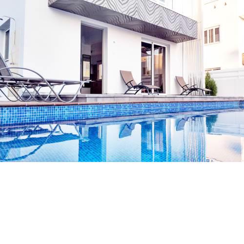 Nissini Nero, 3 bedroom villa with private pool, 5 min to the beach