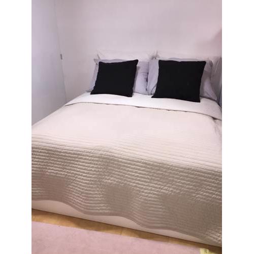 No Smoking, Cozy Apartment in top location 15 min to Center