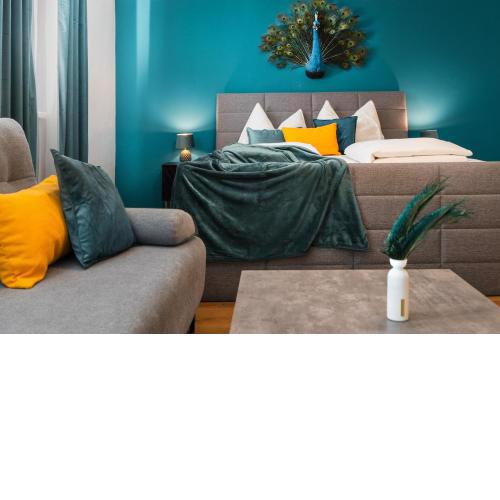 NOOR - Golden Mood or Cinema Luxe