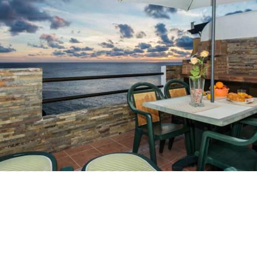 NORTH CLIFF APARTMENT *The Ocean Beneath your Feet*