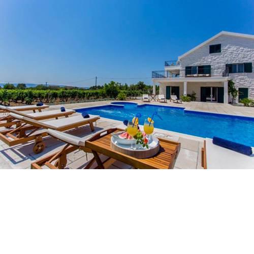 Novi Stafilic Villa Sleeps 14 with Pool Air Con and WiFi