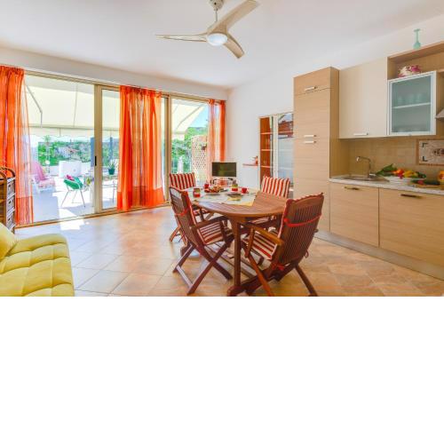 Nucci Guest House - "vicino al mare con ampia veranda"