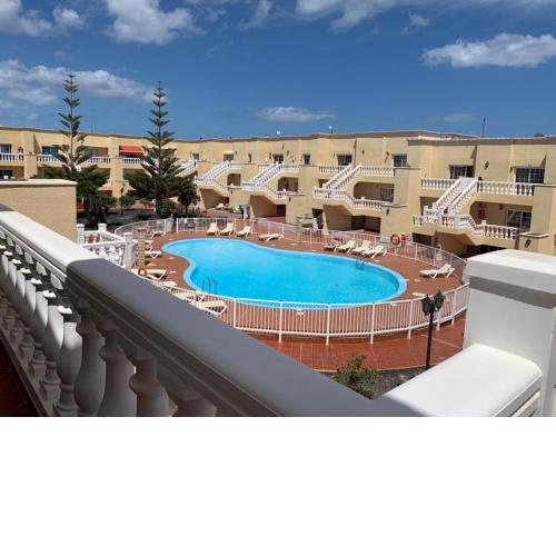 Nuevo!!! Recién reformado con piscina y parking