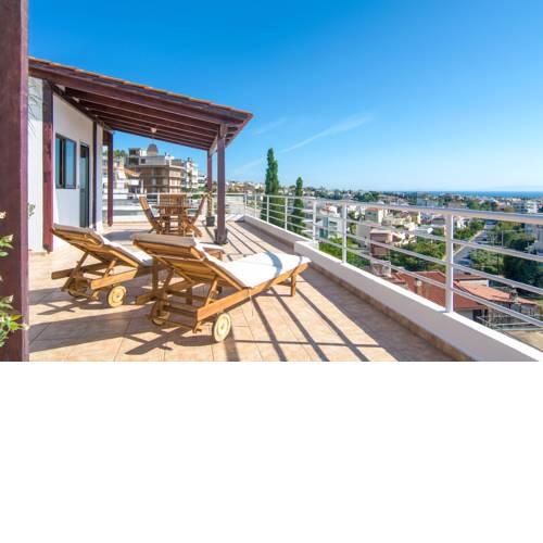Oasis 2BD seaview apt in Glydafa w/ balcony