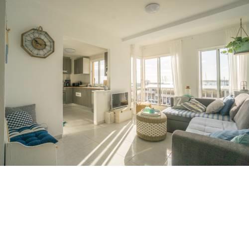 ocean view harbour apartment