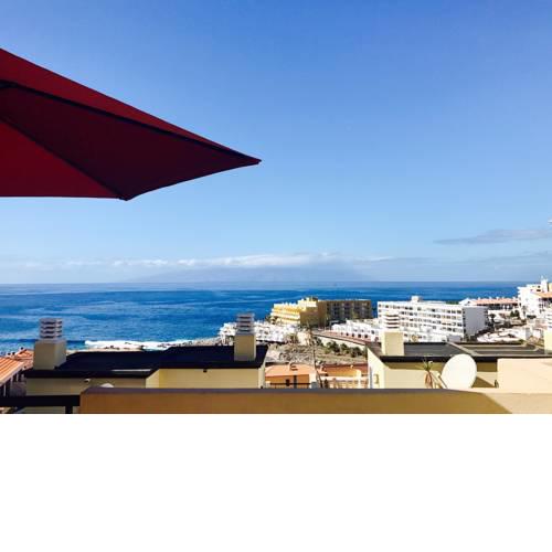 Ocean View Retro-Chic Apartment