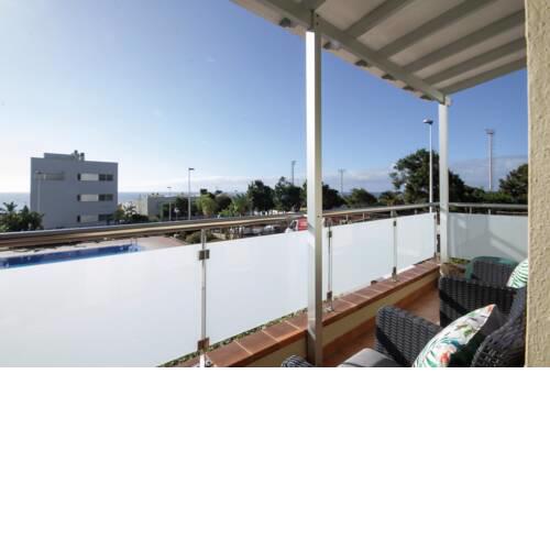 Oceanview Apartment *Communal Pool *Terrace