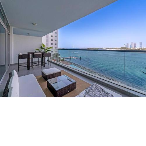 OFFER! 50% OFF! 1 bed on the Palm & private beach!