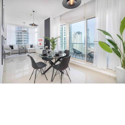 OFFER! 50% OFF! Great 1 bed in marina with views!