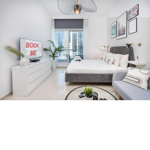 OFFER! 50% OFF! Great studio in the Marina!