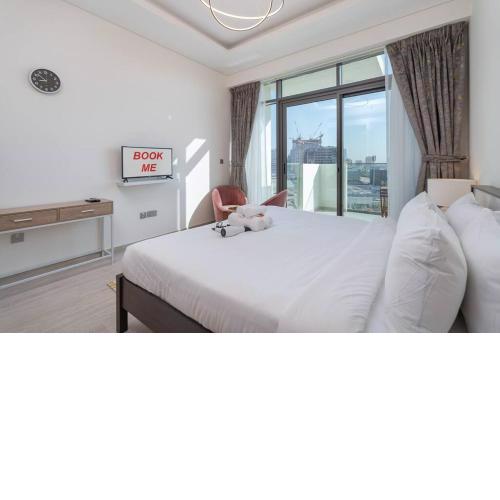 OFFER! 50% OFF! Over here! Im close to the airport