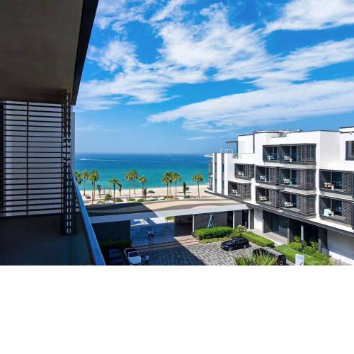 OFFER! 50% OFF! Sleeps 4 and has beach access!