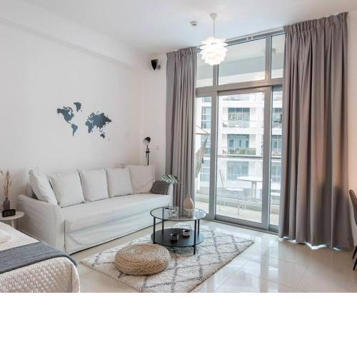 OFFER! 50% OFF! Very cool pad in Dubai Marina!