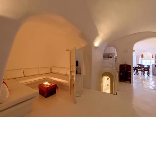 Oia Villa Sleeps 8 Air Con WiFi