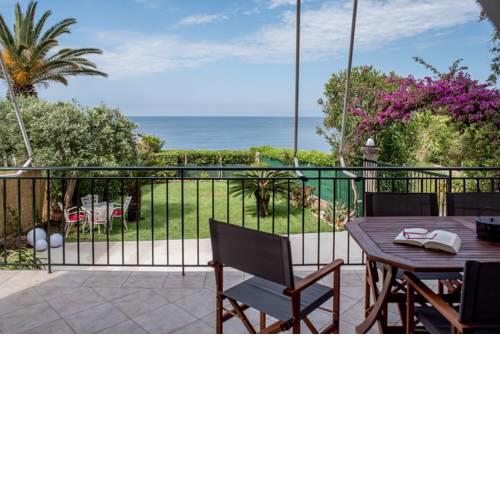 Oikia Eleanthi - Beachfront Garden Home!