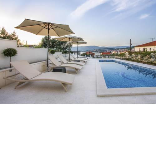 Okrug Gornji Villa Sleeps 6 Pool Air Con WiFi