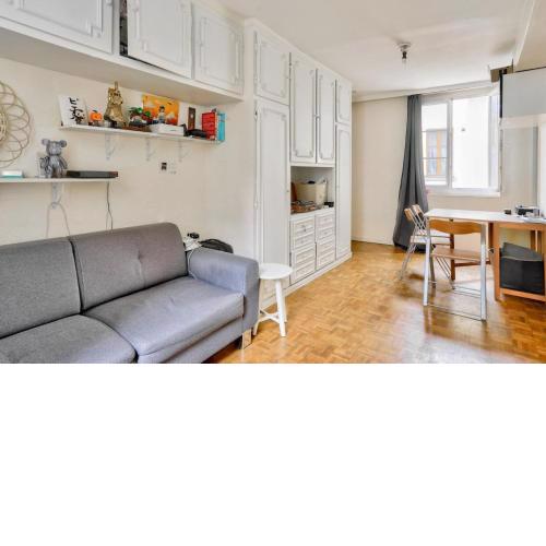 Old apartment for 2 - Saint-Germain-Des-Près 6E