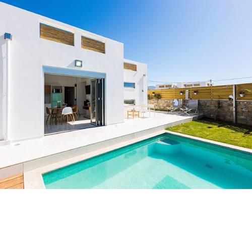 Old Town Villa Sleeps 4 Pool Air Con WiFi