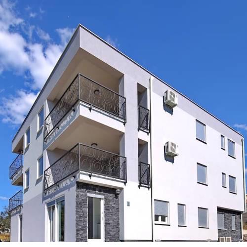 Oleandra Apartments