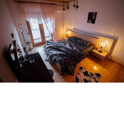 Oli's apartment