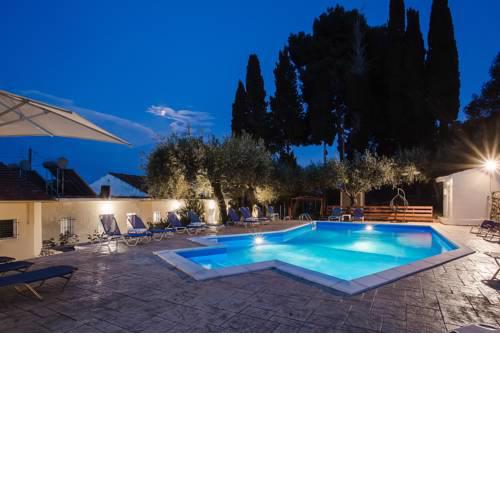 Olive Grove Poolside Apartments