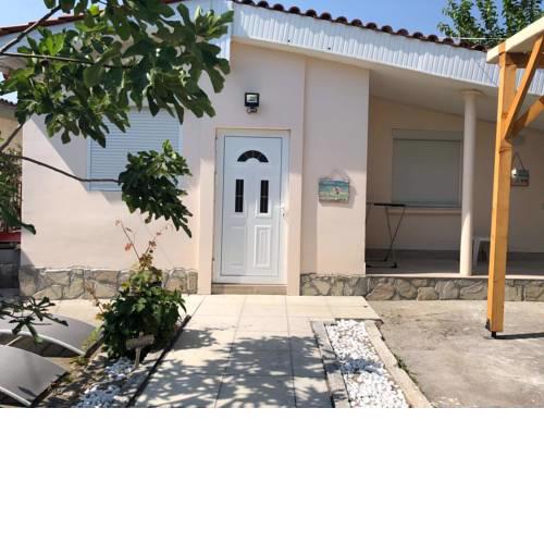 Omonia beach house