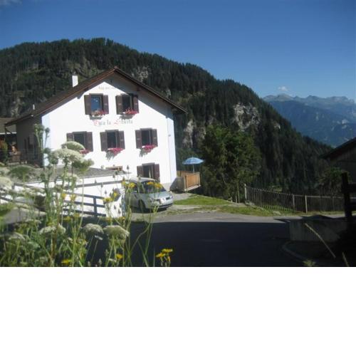 on a quiet location, beautiful, spacious holidayhouse with a fantastic view, perfect for skiing, walking and hiking