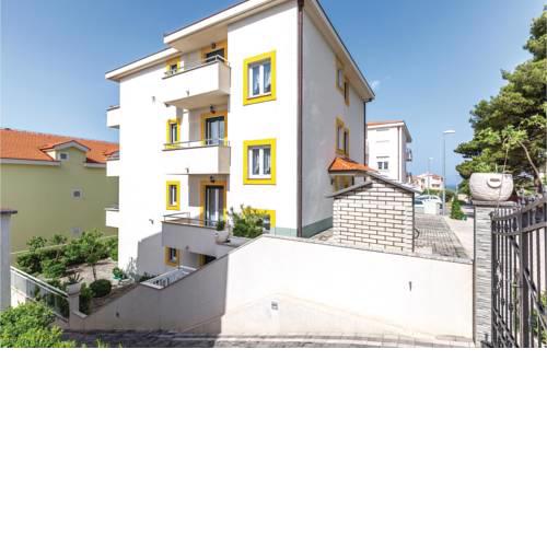 One-Bedroom Apartment in Makarska