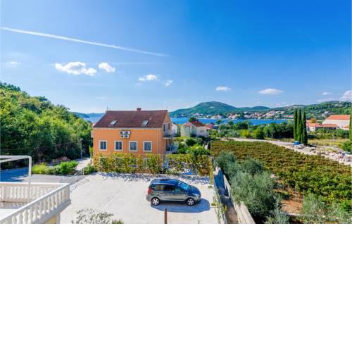 One-Bedroom Apartment in Slano