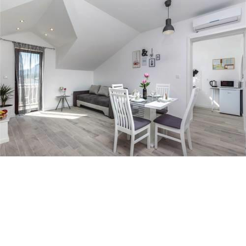 One-Bedroom Apartment in Solin