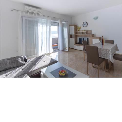 One-Bedroom Apartment Klek with Sea view 05