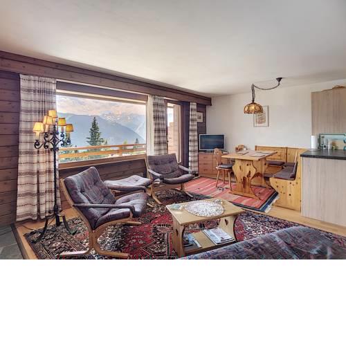 One-Bedroom Apartment Tayannes 223