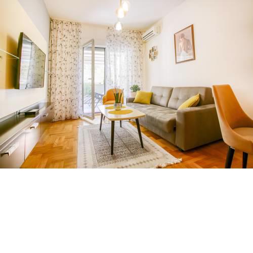 One bedroom apartment whit garage Budva