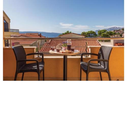 One-Bedroom Apartment with Sea View in Baska Voda