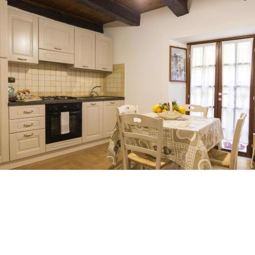 One bedroom appartement with city view balcony and wifi at Arce