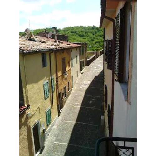 One bedroom appartement with enclosed garden and wifi at Monticello Amiata