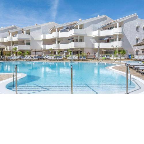 One bedroom appartement with shared pool enclosed garden and wifi at Benalmadena