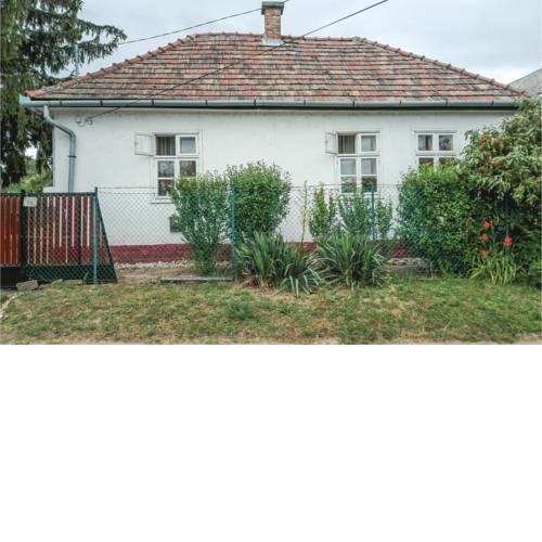 One-Bedroom Holiday Home in Baltonlelle