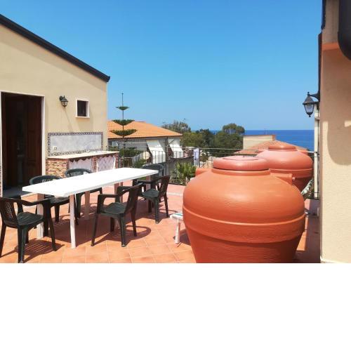 One bedroom house at Marina di Caronia 200 m away from the beach with sea view furnished terrace and wifi