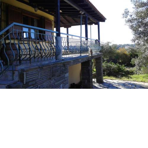 One bedroom house at Nea Potidea 100 m away from the beach with sea view enclosed garden and wifi