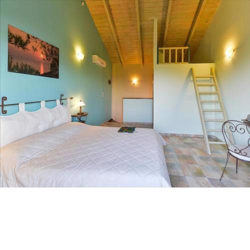 One Bedroom Maisonette with Sea View